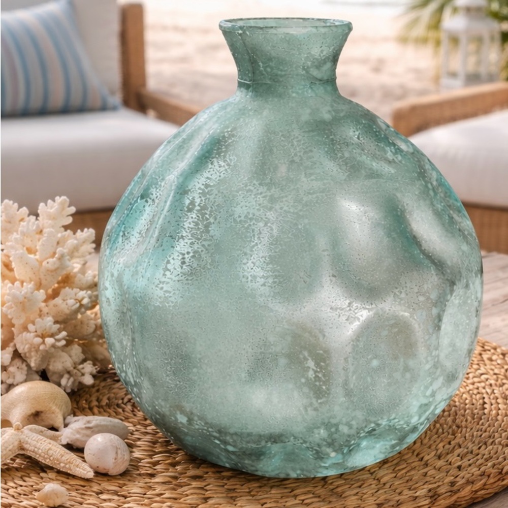 Textured Recycled Glass Green Vase 
Made in Spain 🇪🇸 - Picture 2 of 10